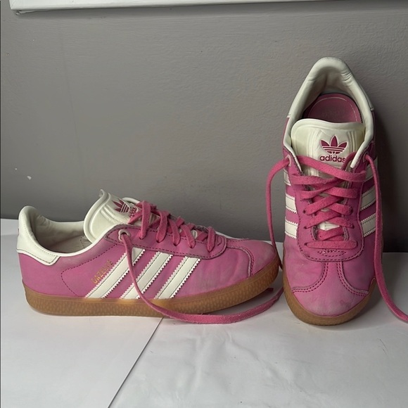 Kids Adidas Sz 2 Gazelle Pink Fusion Sneakers - Picture 1 of 8